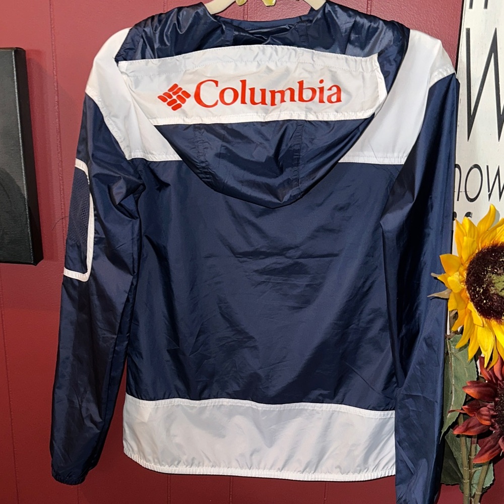 NWOT Columbia Hooded Windbreaker - Picture 2 of 2